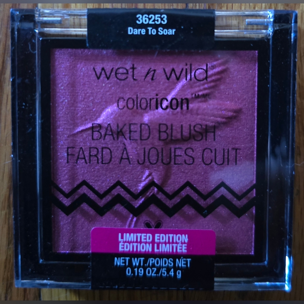 wet n wild Color Icon Baked Blush - Dare To Soar (Pink Plum)